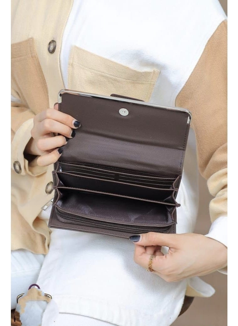 LACOSTE A luxurious leather wallet for women, multi-compartment with a large capacity and water resistance. - Image 2